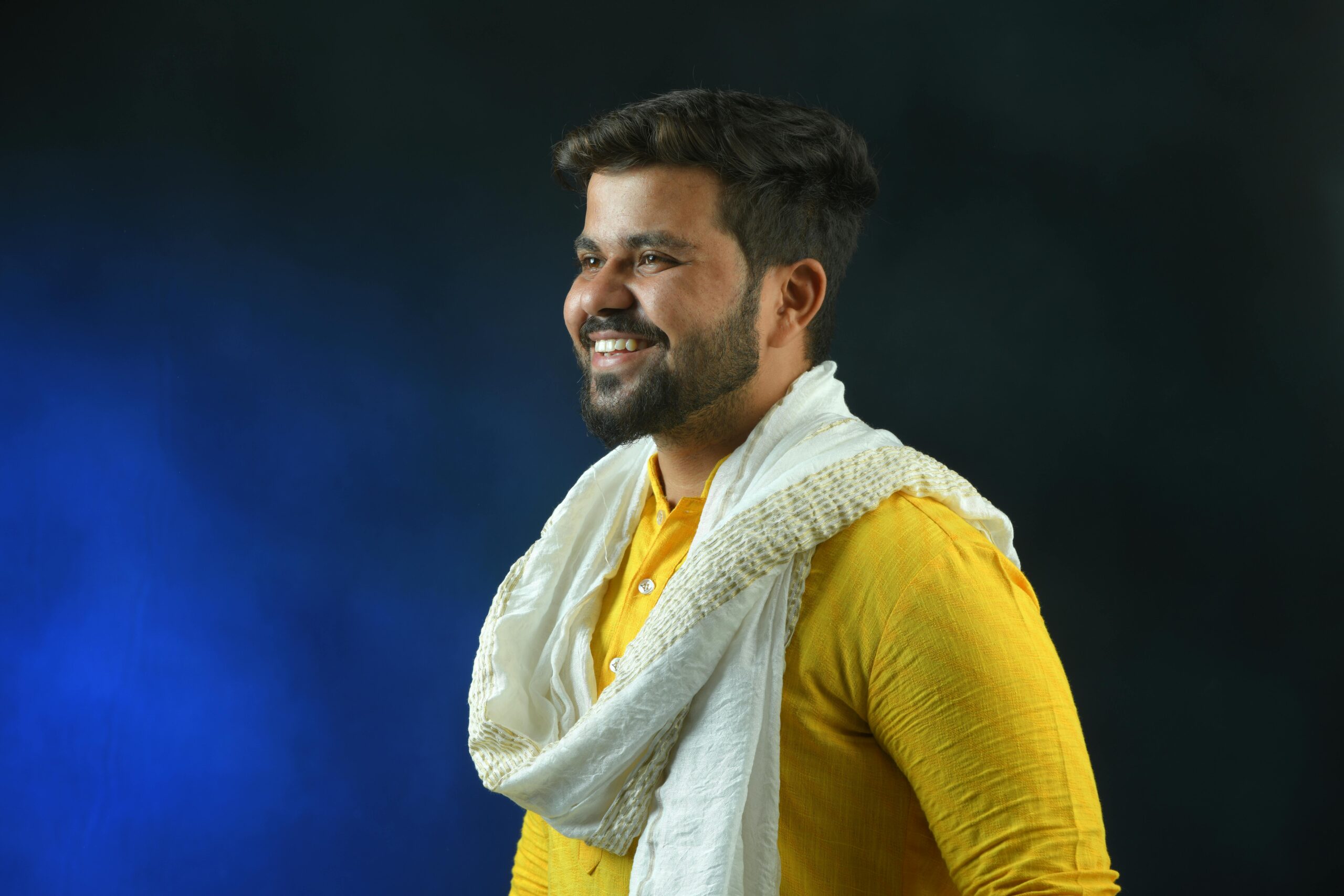 yellow kurta in modeling photoshoot and poseideas